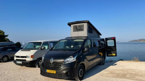 Matty – Matty camper super bus to go on an adventure!