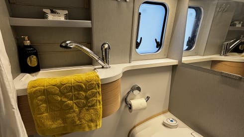 Olive – Mercedes S600 Free - Off grid home from home