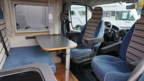 2p Sun Living bus uit 2009