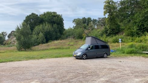 4p Mercedes-Benz campervan uit 2010