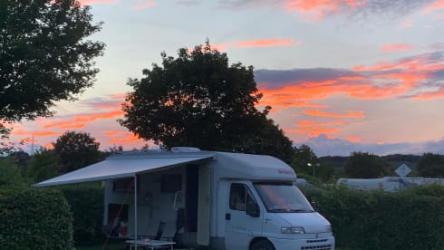 Corné & Joy – Complete with Airco - UNIQUE!! 4 person camper BOOK NOW! 
