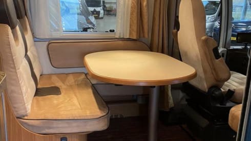 4p Hymer B 674 SL integrated from 2009 including length beds and fold-down bed