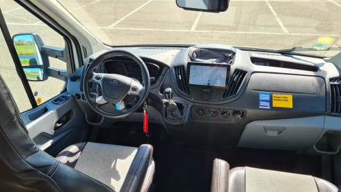Nice 2-person Ford/Chausson 170hp manual semi-integrated 2017