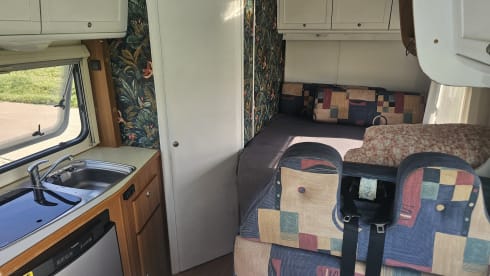 Cozy Fiat Ducato camper – your ticket to freedom!