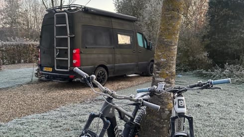 Legergroene STOERE VW Crafter 2015