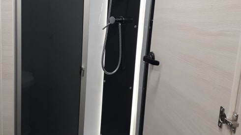 Tradate Camper – Challenger 4 posti automatico