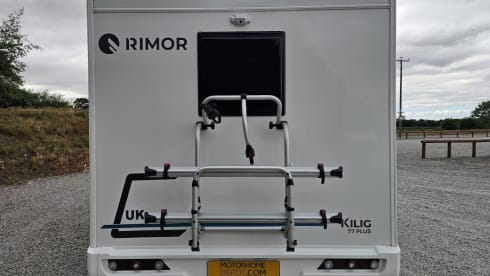 Rimor has it. –     La Grande Fuga – Spazioso camper familiare a 6 posti letto