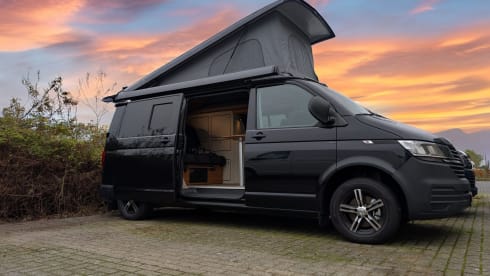 Hopper Zwart – 4p Volkswagen T6.1 from 2023. New bus!