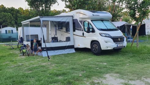 Miel – Fully equipped 4p Benimar Mileo 224 semi-integrated from 2020 - also SKI!!
