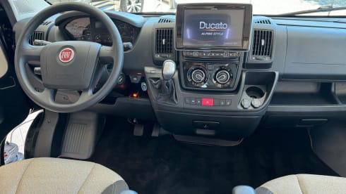 Complete Camperbus – Pössl camper Automaat met dakairco