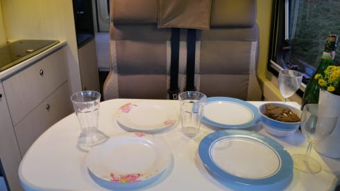 Chausson4, 4 sleeping- 4 seats, Bunk bed!