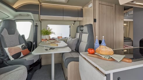H5 – Auto Trail Expedition 67 Flex - 4 berth Campervan