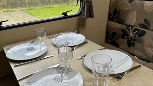 6 berth Swift Escape 696