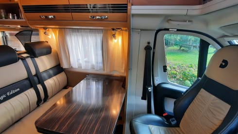 Black Magic – 4p Dethleffs semi-integrated from 2013