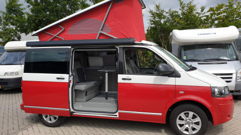 VW T5 California, 4 seats and 4 sleeping places. Beautiful camper!