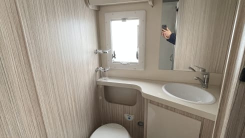 Oscar – Camping-Car Intégral 5 Places Boîte Auto Airco Bruxelles