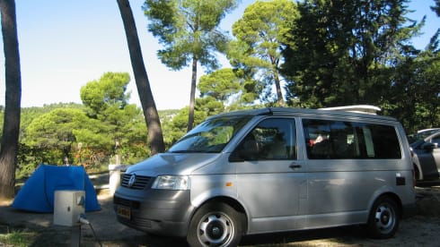 Bulli 2 – Budget bus camper Volkswagen California T5