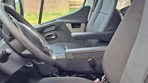 Renault-Bus mit 2 Sitzplätzen aus dem Jahr 2016