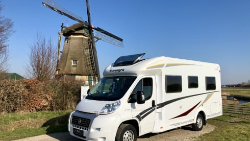 Very nice and complete spacious family camper for 2-4 persons
