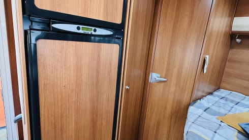 Making Memories! – Cozy fully furnished Hymer Carado 4 persons / Euro 5 motorbike