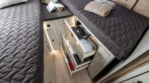 2026 4P McLouis 870+roof air conditioning, automatic 180 hp, bicycle rack, LPG, underfloor heating 