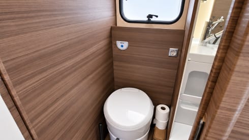 DISCOVER EUROPE IN COMFORT – VOLLAUSSTATTUNG | UNBEGRENZTE KILOMETERZAHL | 6 SCHLAFZIMMER | RIMOR SEAL 5 GOLD