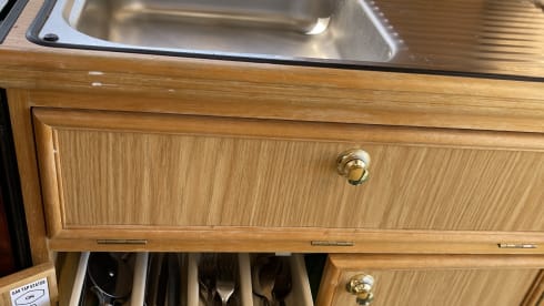 Tali – 4 berth Peugeot bus from 2006