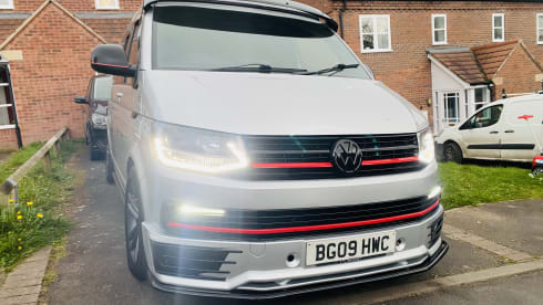Jack – Stylish 4 berth Volkswagen Transporter Campervan 