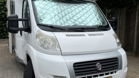 Nice 4p Fiat semi-integrated from 2011 with accessories and air conditioning