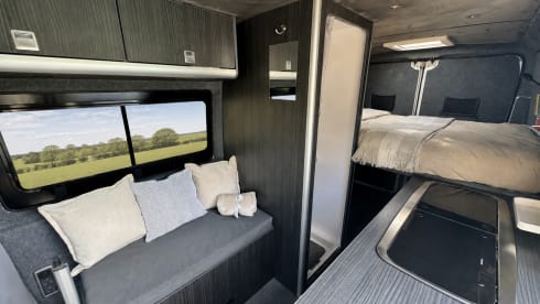 Comfortable 2-Berth Campervan - Off-Grid Ready & 6m!