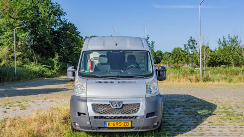 De vrijbuiter – 2p Peugeot camper van L 3/H2 from 2012