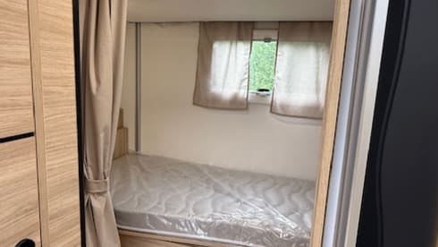 Challenger 380 – 4p Challenger semi-integrated from 2025