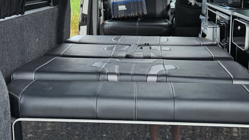 Lizzy the camperess  – 4 berth Volkswagen campervan from 2012