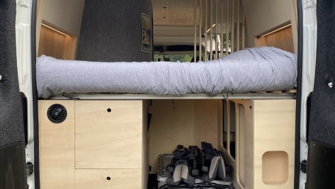 Otis – Super cozy self-build camper