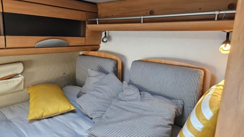 Hymer B700 per 4 persone, integrato da Mercedes del 2005, cambio automatico, patente di guida B o C