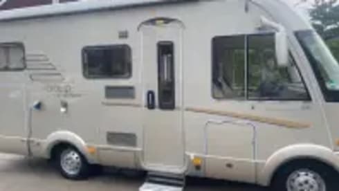 Luxury Hymer integral 4 pers. camper