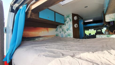 Cozy, very complete bus camper