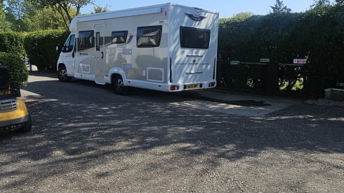 Compass – Stunning 6 berth 6 belt