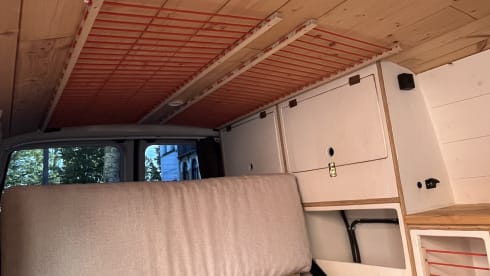 kampr – Converted Volkswagen campervan from 2021 (2p + child)