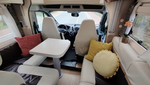 Beautiful family camper for 5 people, fully equipped
