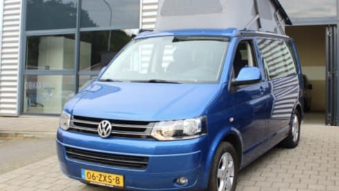Blue California – 4p Volkswagen campervan from 2011