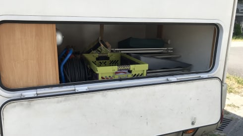 Freedom in the self-sufficient and spacious alcove mobile home