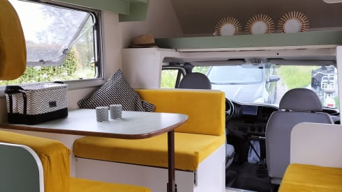 Atmospheric 5-person camper including bedding