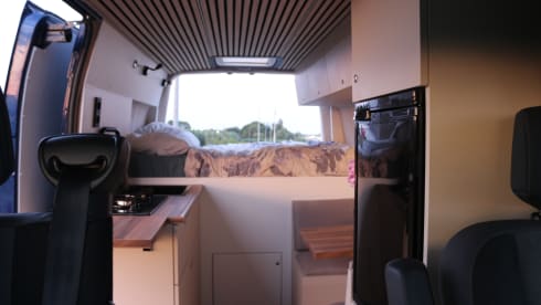 Henk – Unique Renault Master camper, equipped for a new adventure 