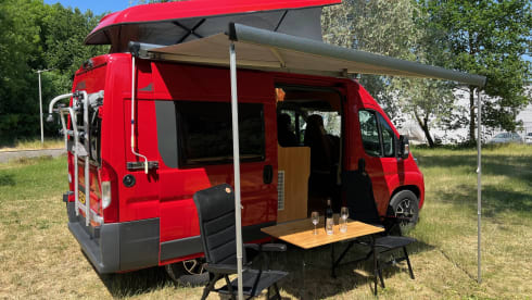 Nice bus camper, with lifting roof.