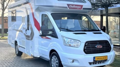 4p Challenger with queen-size bed, AIRCO and powerful 170 HP engine!