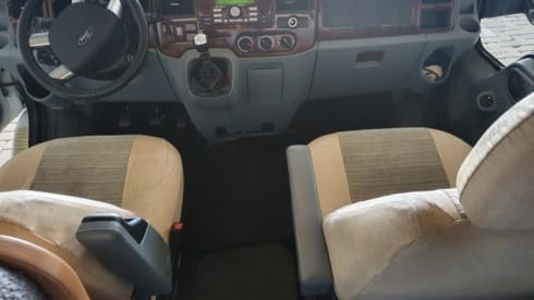 Doe een aanvraag!  – This camper (including rental account) is for sale! 