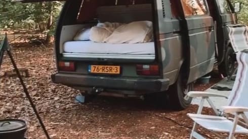 Campouflage  – 2p Volkswagen campervan from 1985