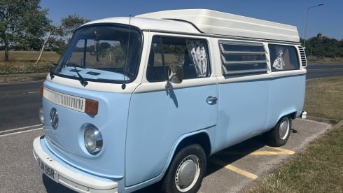 Betsy –  Classic VW Bay campervan Betsy 