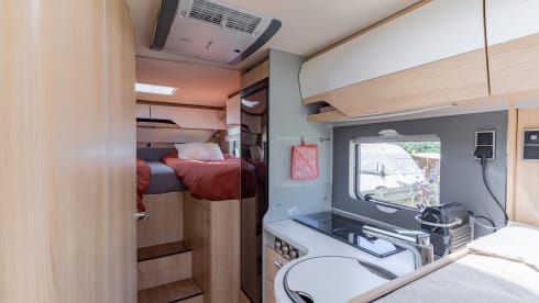 De luxe camper – 2 pers. Hymer Whiteline B600 with air conditioning semi-integrated from 2020